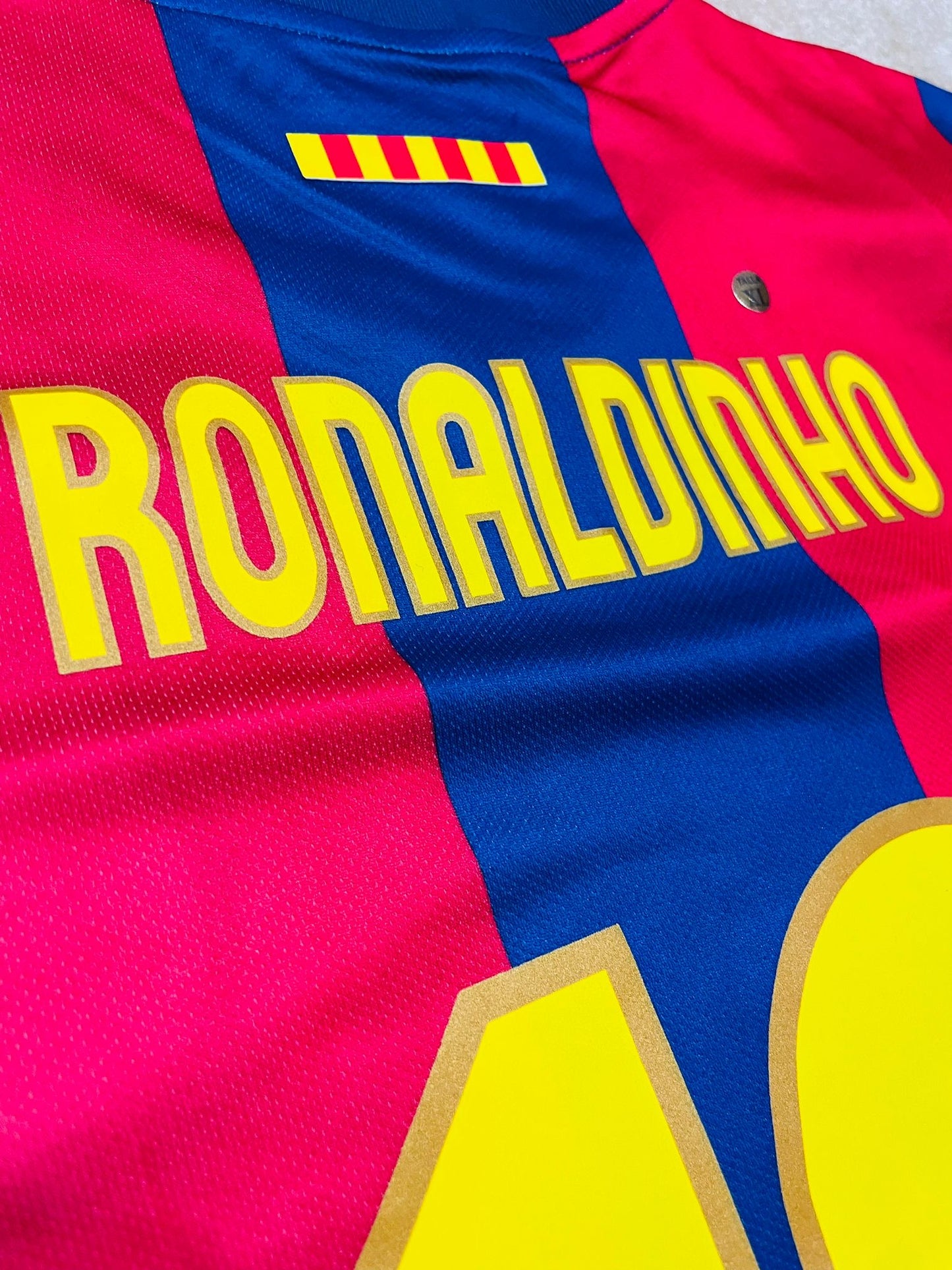 LEGENDS- Retro Ronaldinho Barcelona 2007 Home Jersey - Replica